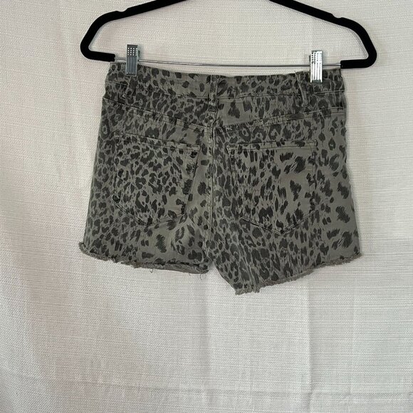 KanCan Leopard Print High Rise Gray Shorts - 0235 - Picture 4 of 5